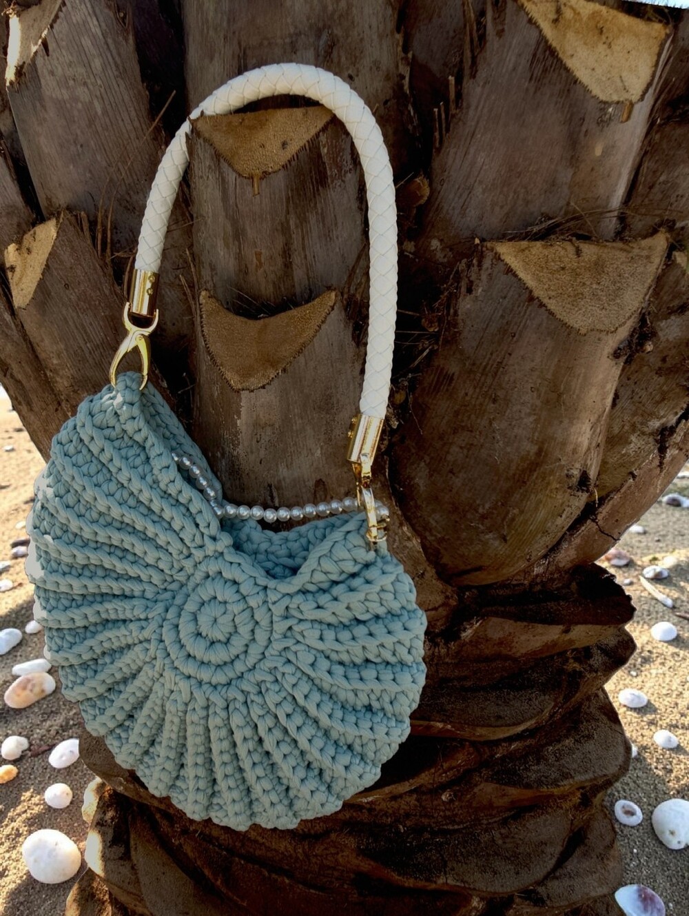 Handcrafted Light Aqua Crochet Shell Shoulder Bag with White Handle - Picture 5 of 9